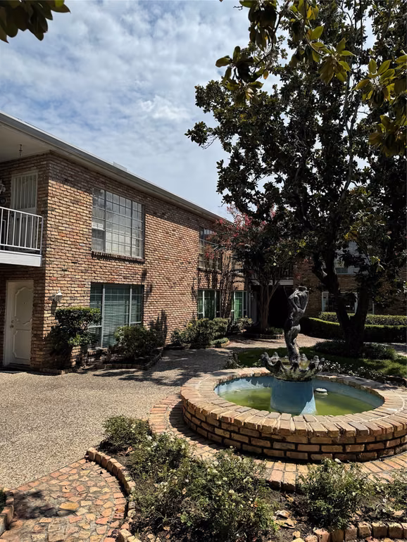 Photo 2 of 2121 Fountain View Drive 92E, Houston, TX