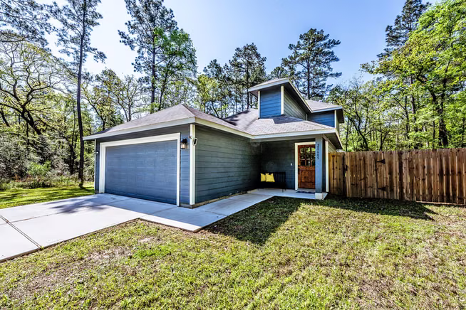 Photo of 28605 Cedar Court, Huntsville, TX 77320