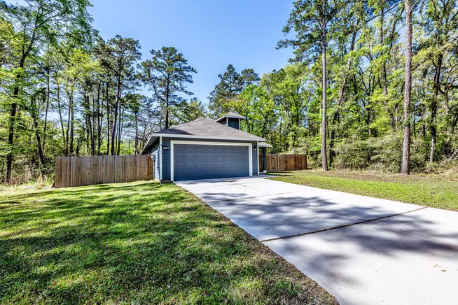 Photo 4 of 28605 Cedar Court, Huntsville, TX