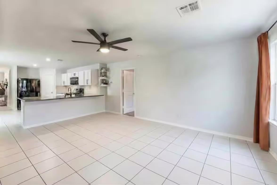 Photo 5 of 28605 Cedar Court, Huntsville, TX
