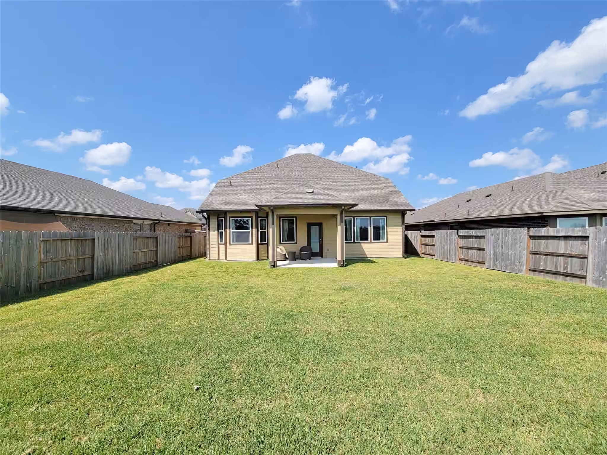 Photo 6 of 10843 Bodie Hills Drive, Rosharon, TX