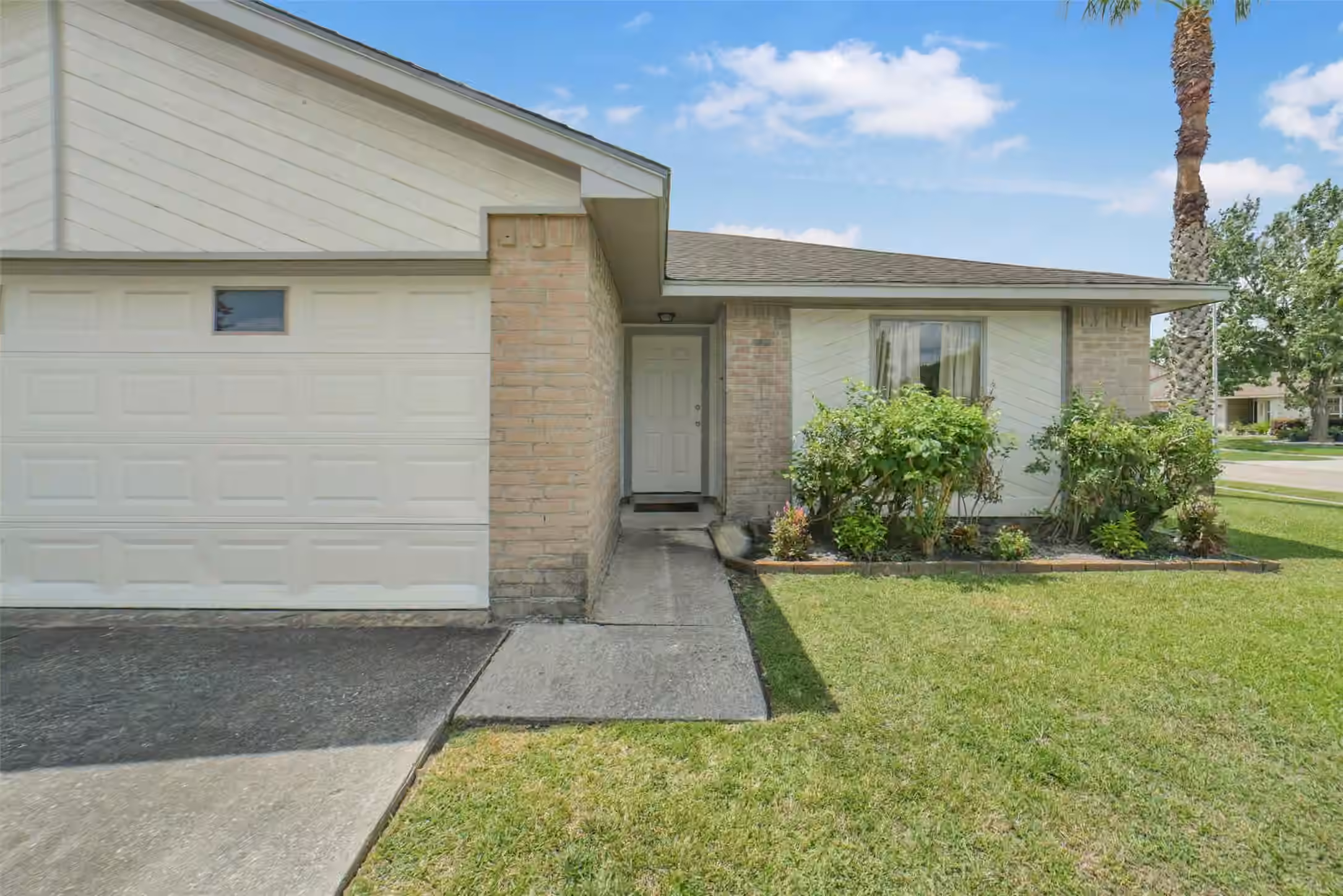 Photo 2 of 9927 Jademont Lane, Houston, TX