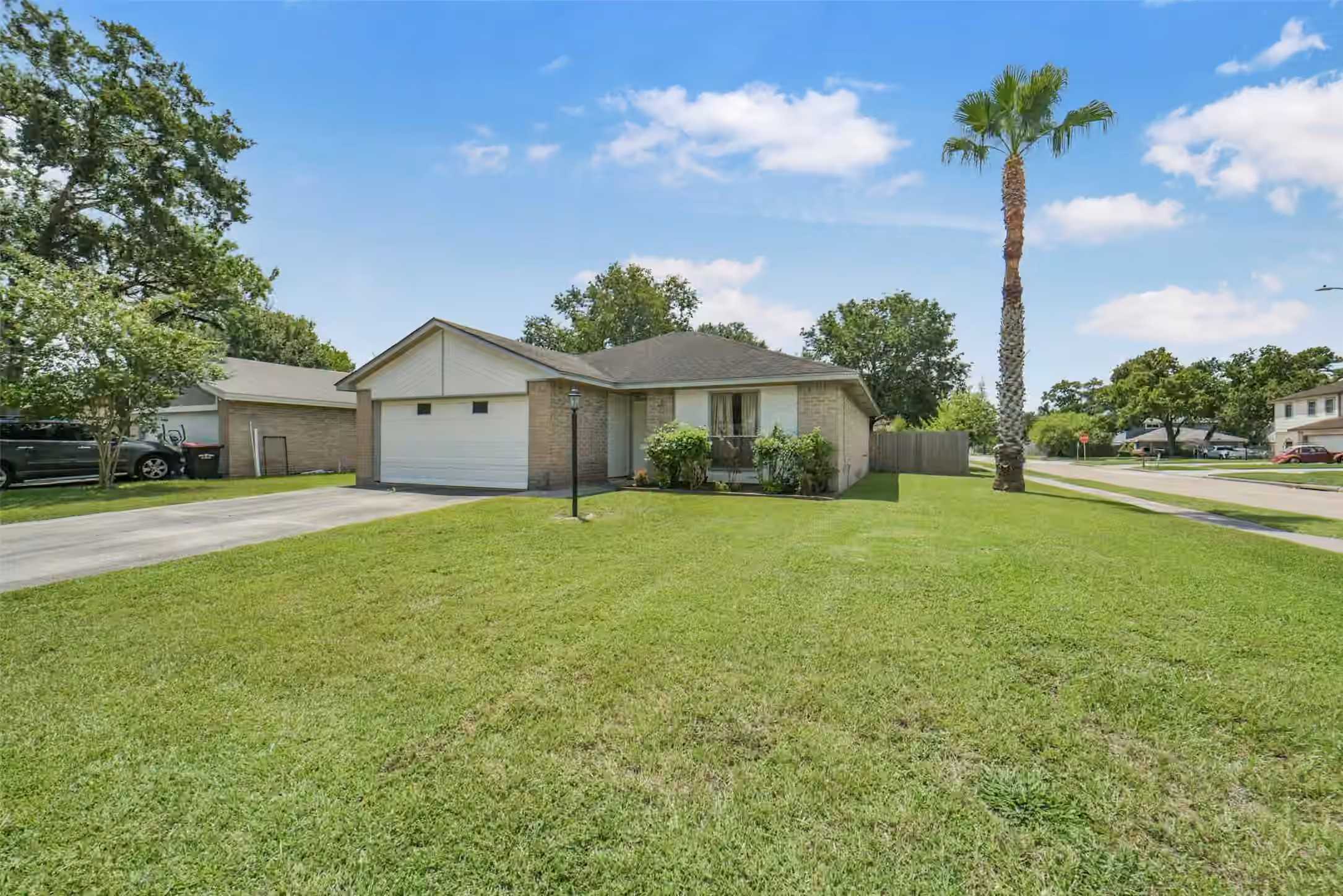 Photo 3 of 9927 Jademont Lane, Houston, TX