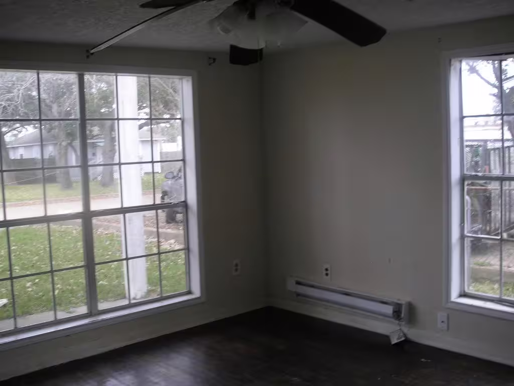 Photo 3 of 809 8th Avenue N, Texas City, TX