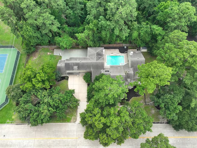Photo 3 of 13711 Champions Park Drive, Houston, TX