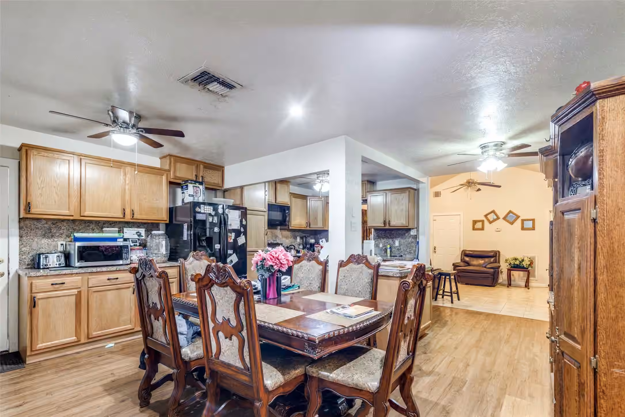 Photo 3 of 9101 Homewood Lane NE, Houston, TX