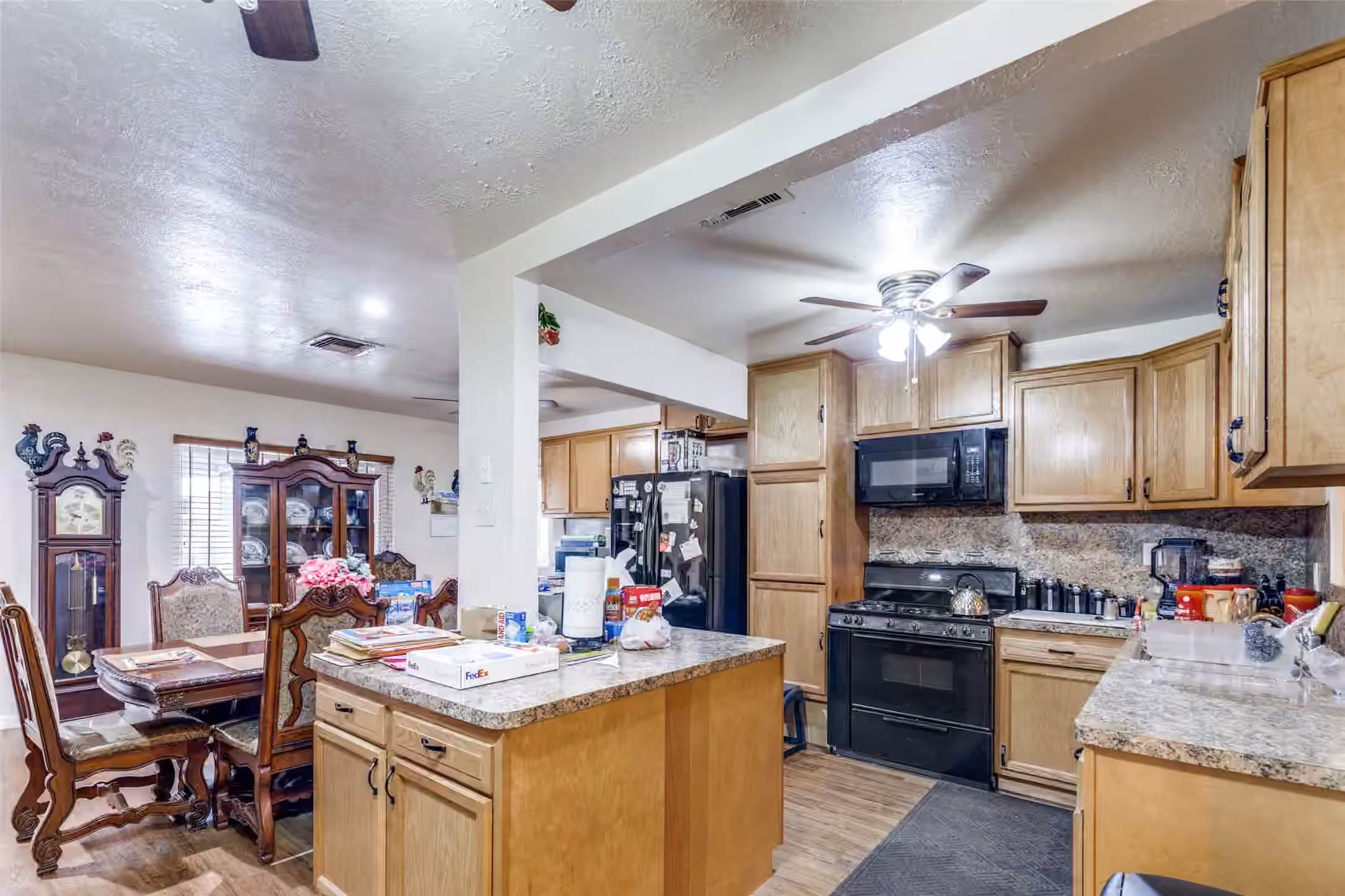Photo 4 of 9101 Homewood Lane NE, Houston, TX