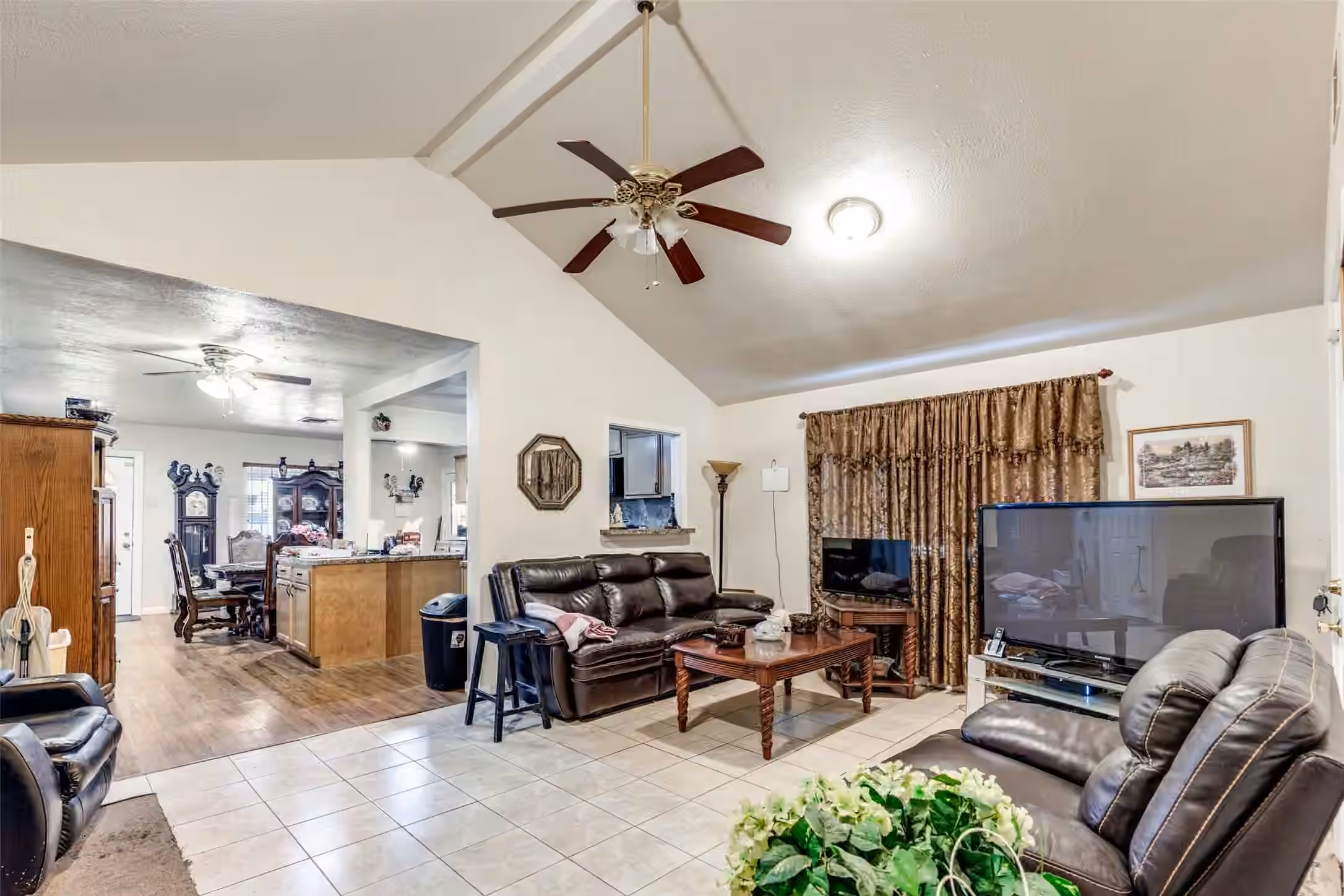 Photo 5 of 9101 Homewood Lane NE, Houston, TX