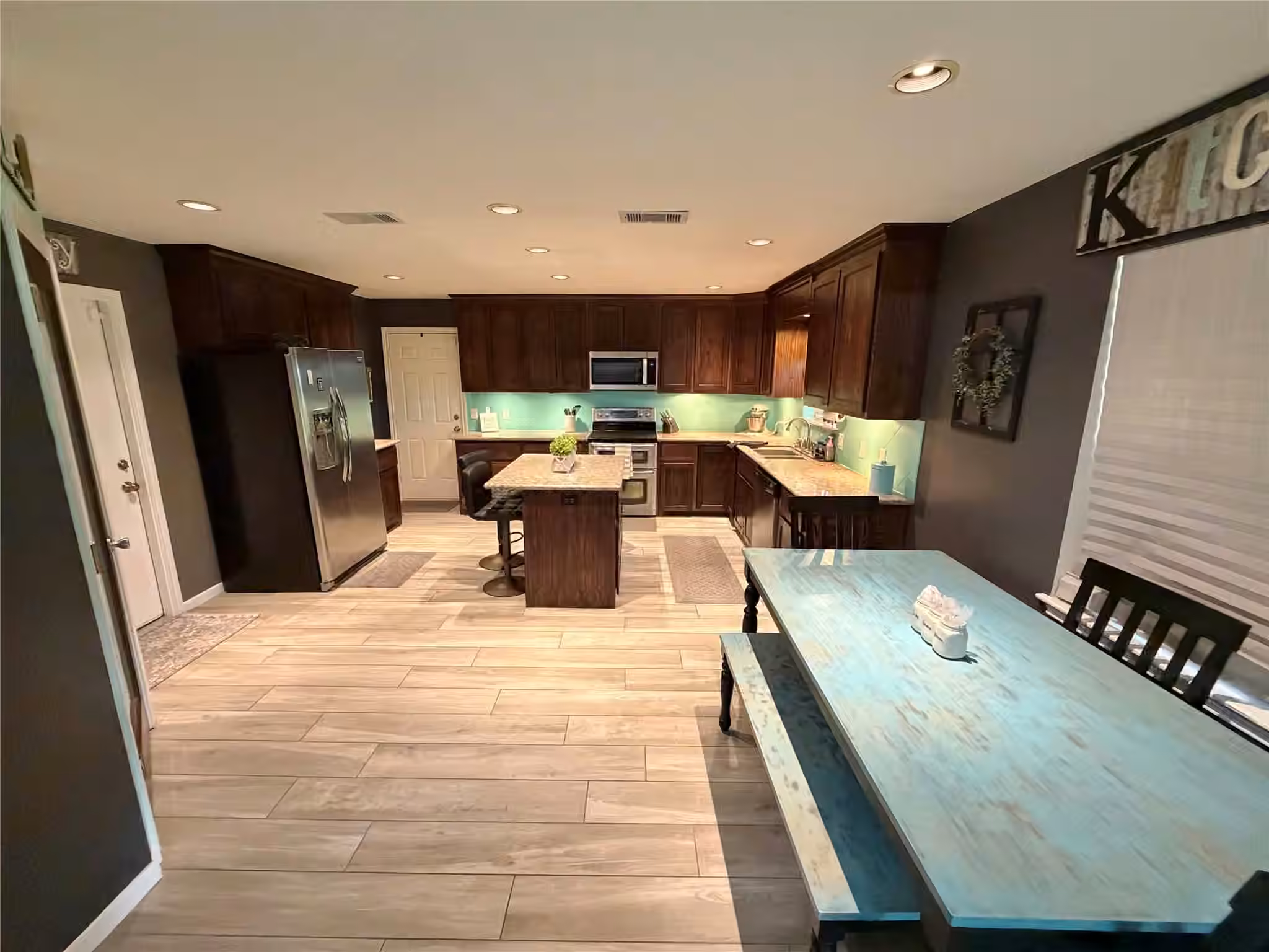 Photo 7 of 905 Southside Drive, Angleton, TX