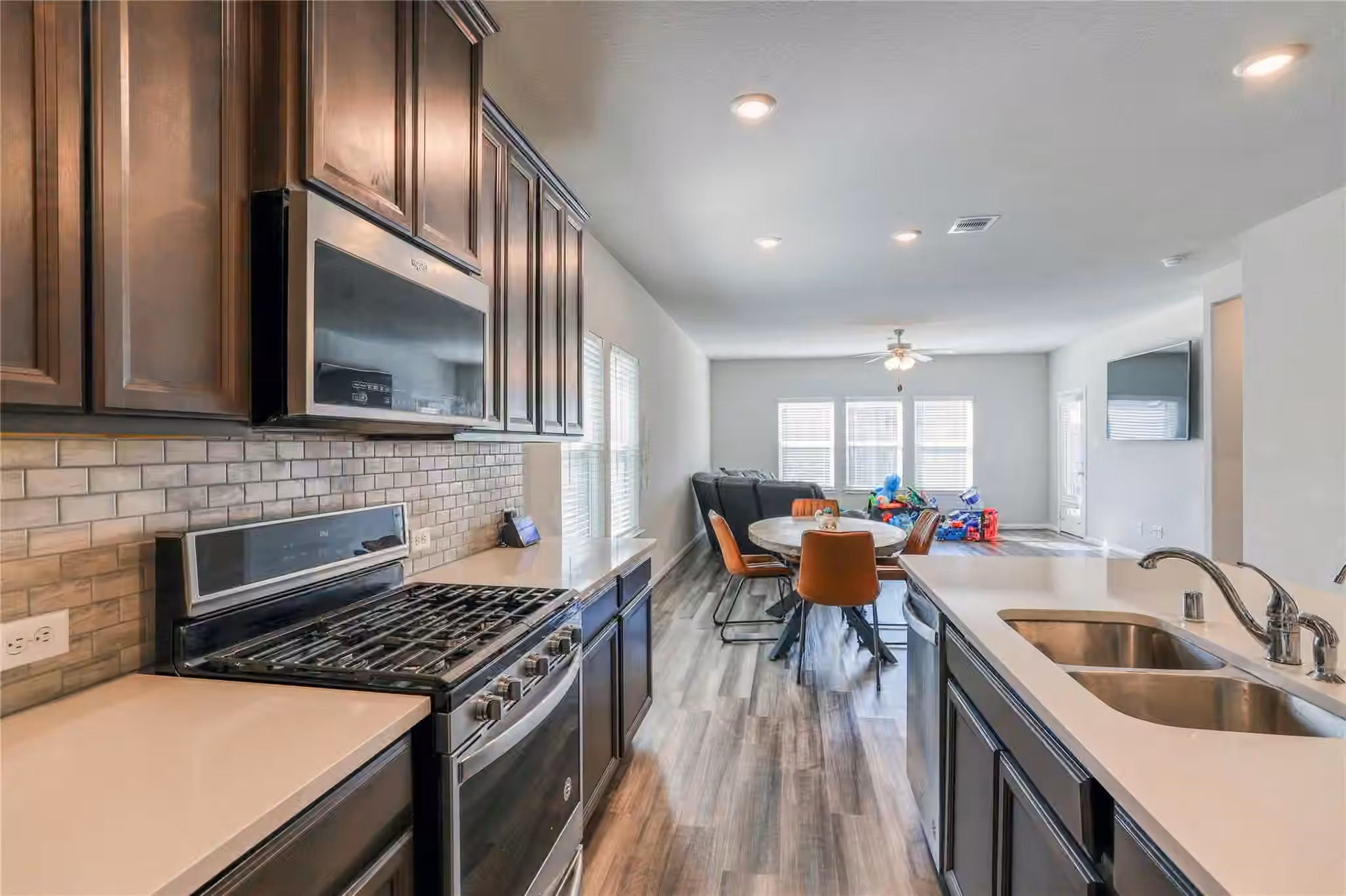 Photo 5 of 830 Modesto Drive, Rosharon, TX