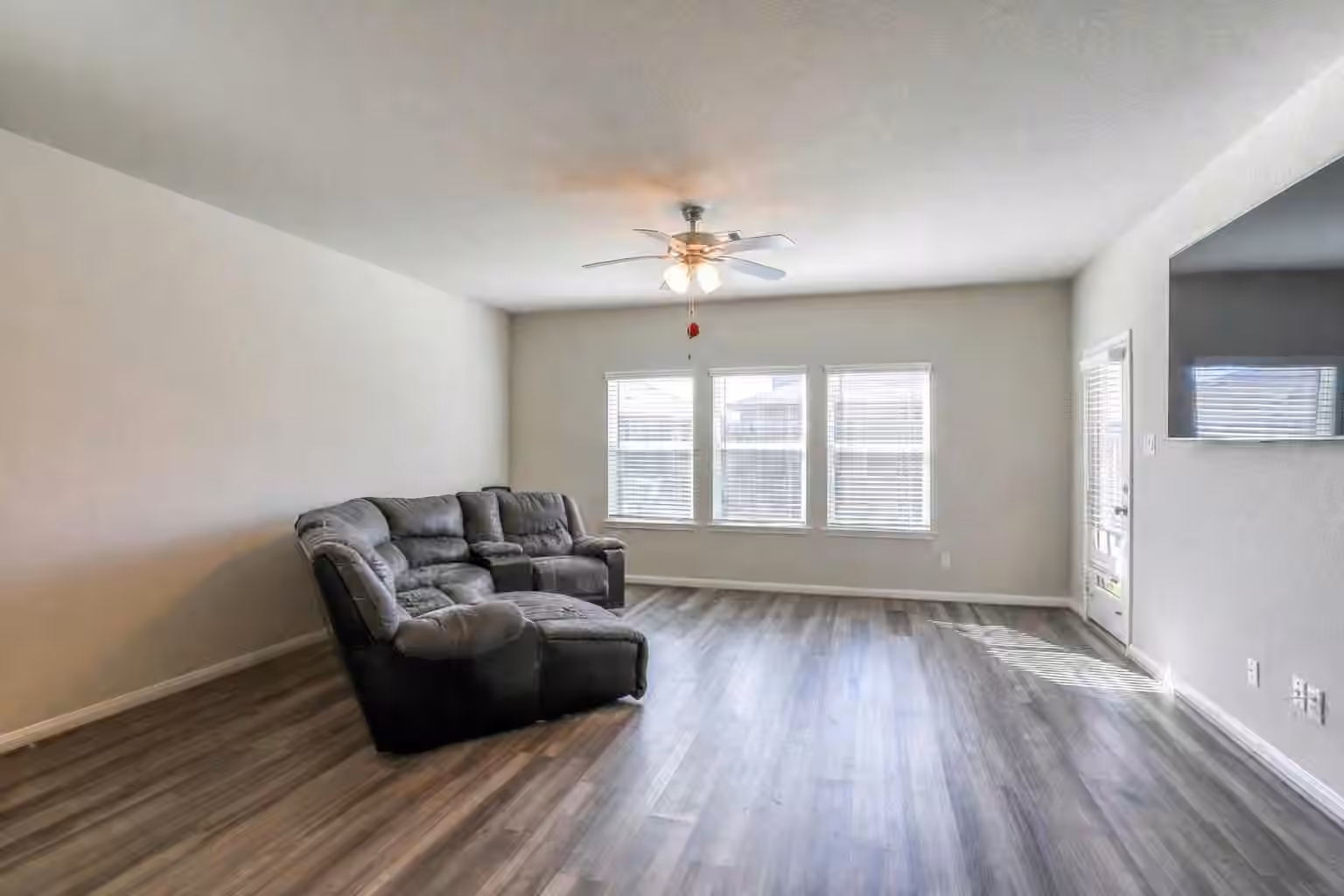 Photo 7 of 830 Modesto Drive, Rosharon, TX