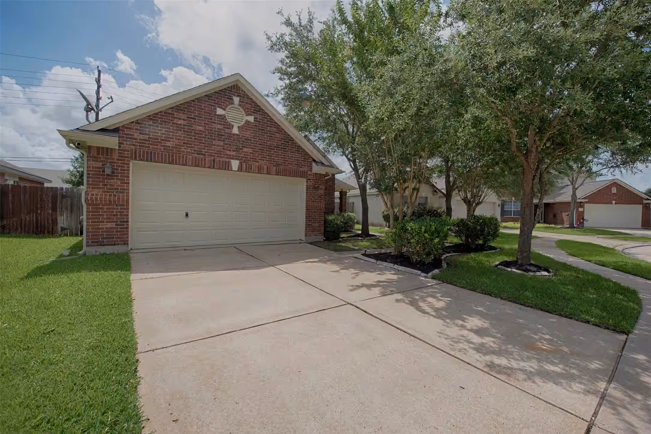 Photo 3 of 2725 Hidden Landing Drive, Pearland, TX