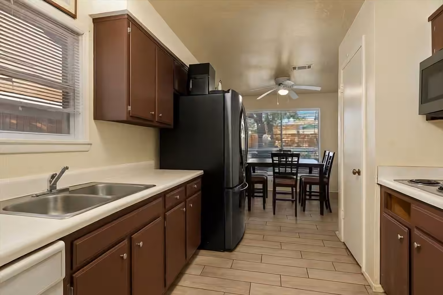Photo 3 of 7510 Bubbling Spring Lane, Houston, TX