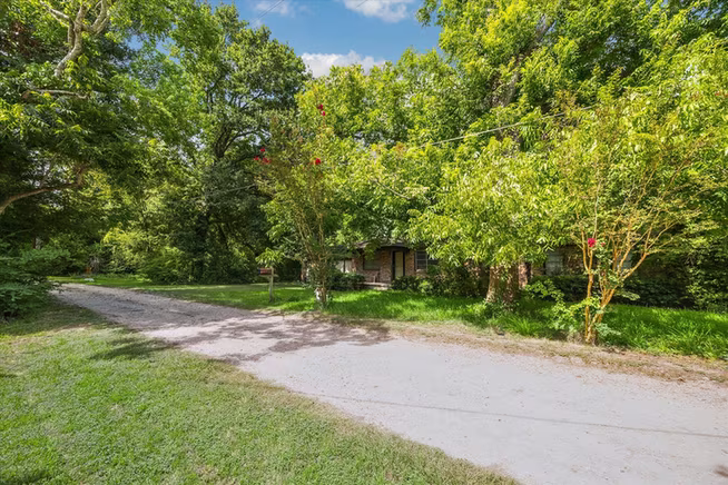Photo 4 of 616 Spring Cypress Road, Spring, TX