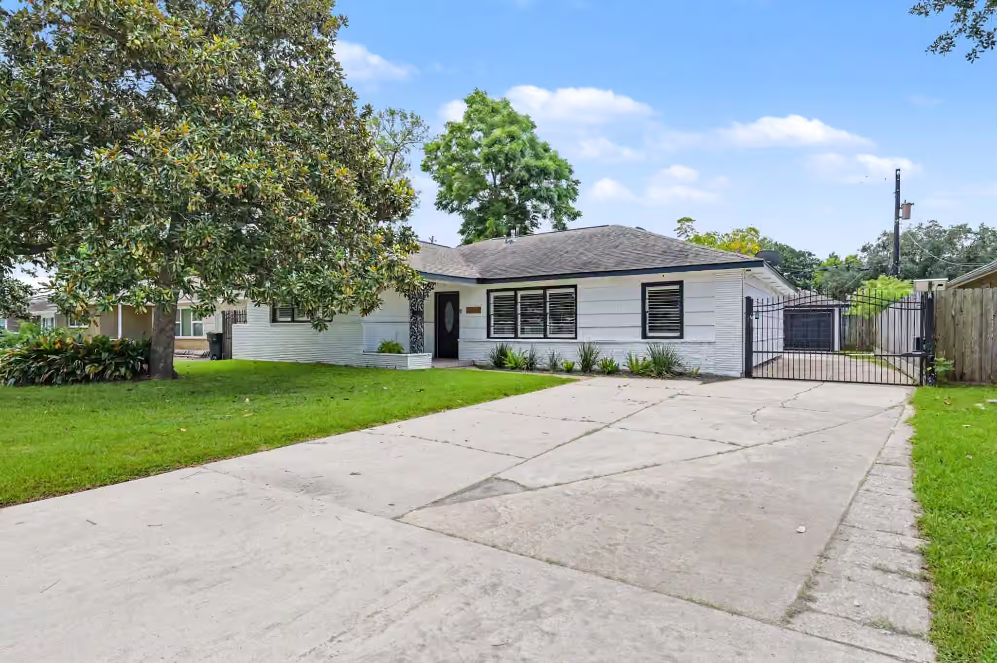 Photo 2 of 9613 Westview Drive, Houston, TX