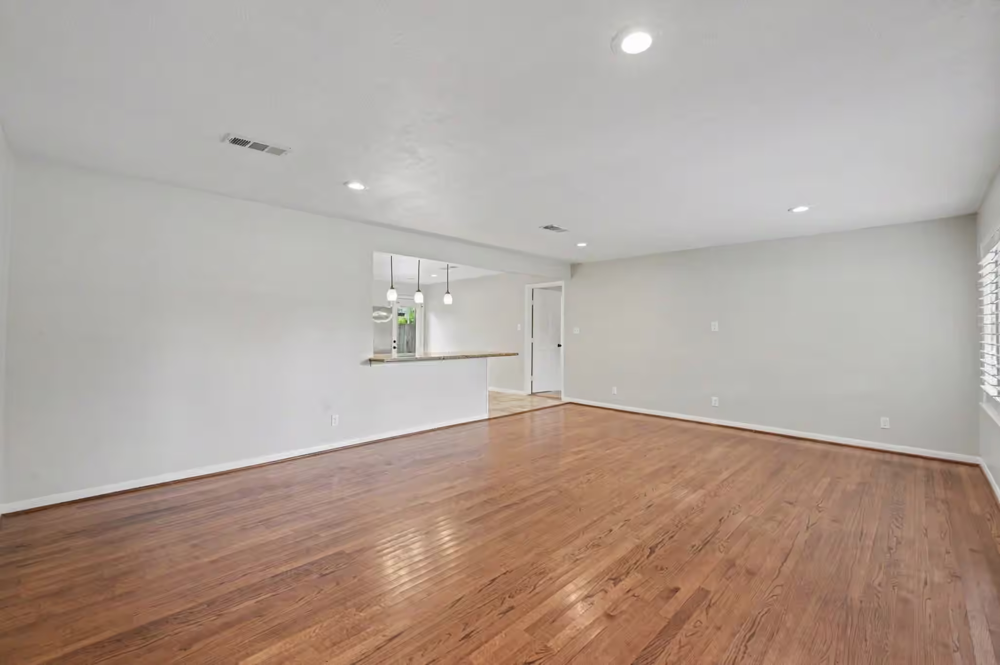 Photo 5 of 9613 Westview Drive, Houston, TX