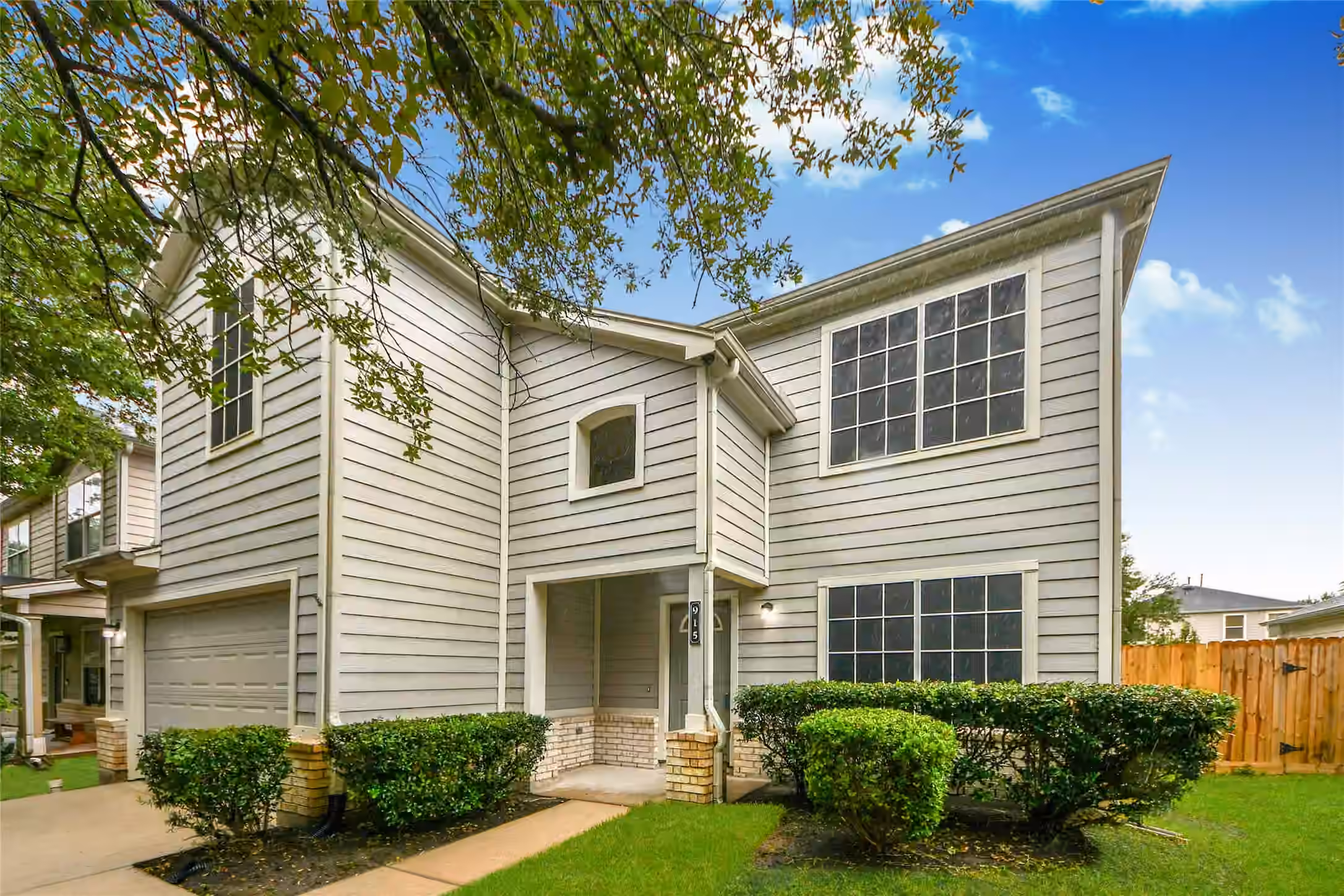 Photo 4 of 915 Grand Plains Drive, Houston, TX