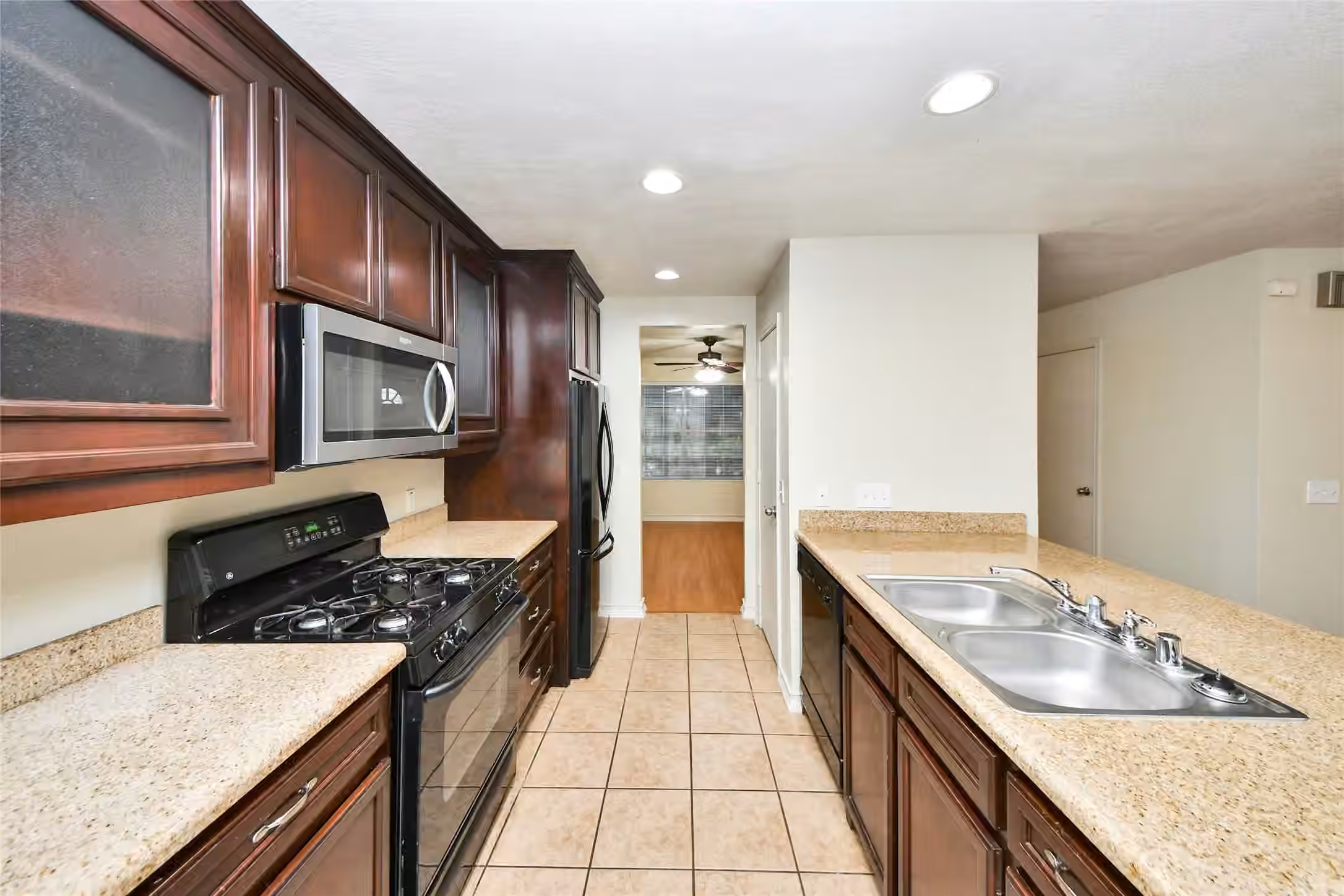 Photo 7 of 915 Grand Plains Drive, Houston, TX