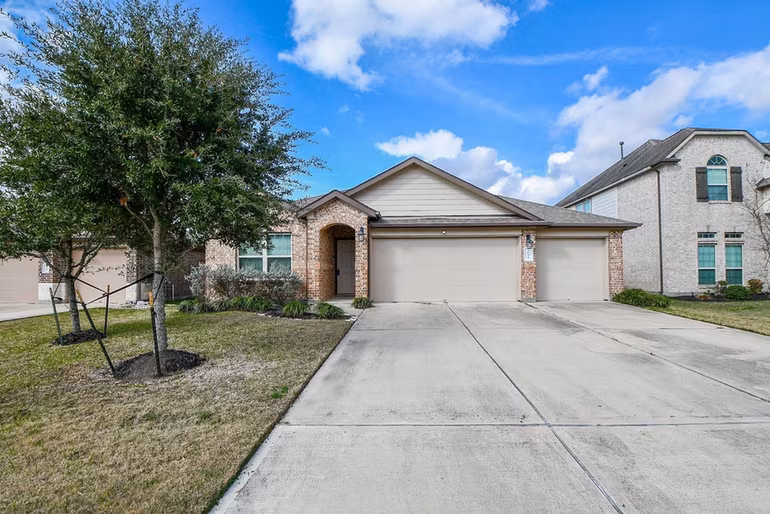 Photo 2 of 2631 Half Dome Drive, Rosharon, TX