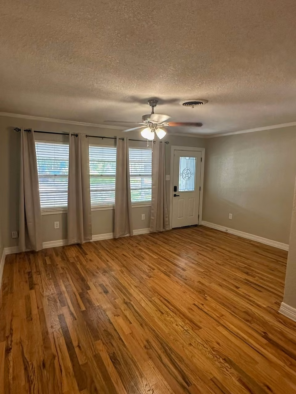 Photo 2 of 206 Mclemore Drive, Alvin, TX