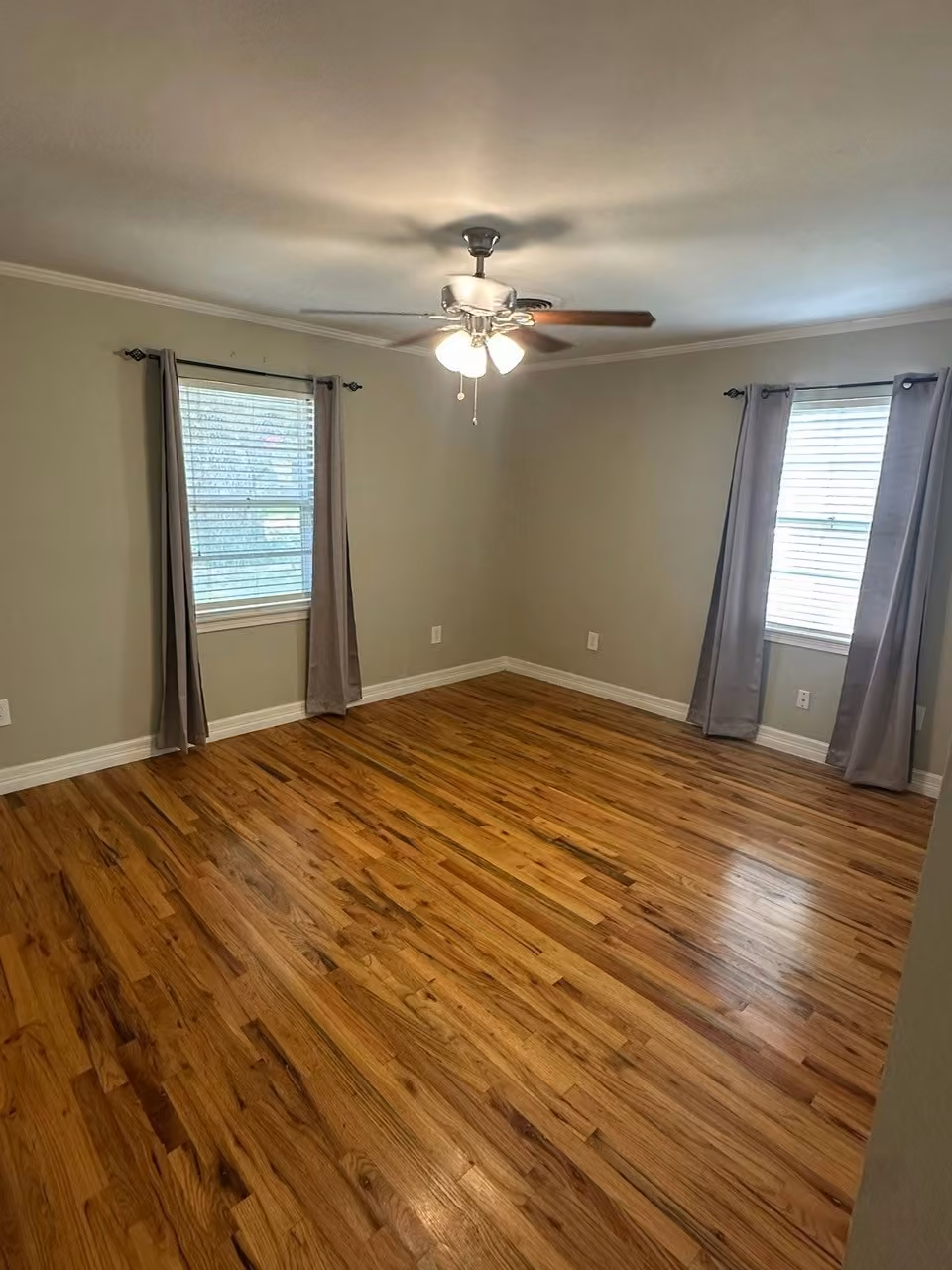 Photo 4 of 206 Mclemore Drive, Alvin, TX