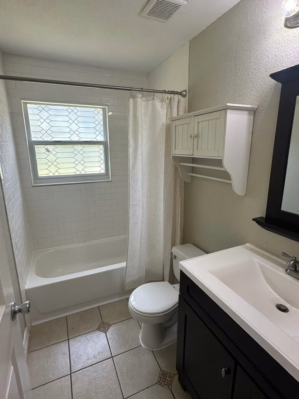 Photo 7 of 206 Mclemore Drive, Alvin, TX