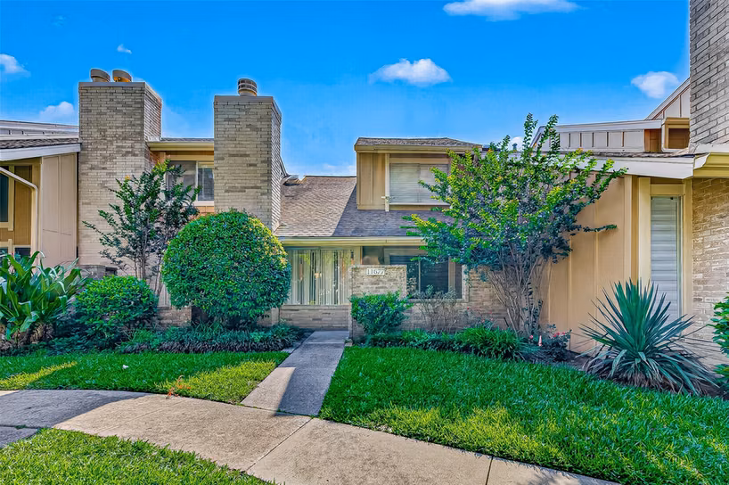 Photo of 11677 Village Place Dr, Houston, TX