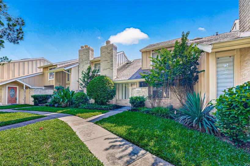 Photo 2 of 11677 Village Place Dr, Houston, TX