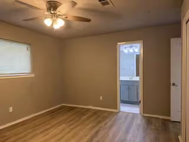 Photo 5 of 1923 Delphi Lane, Houston, TX