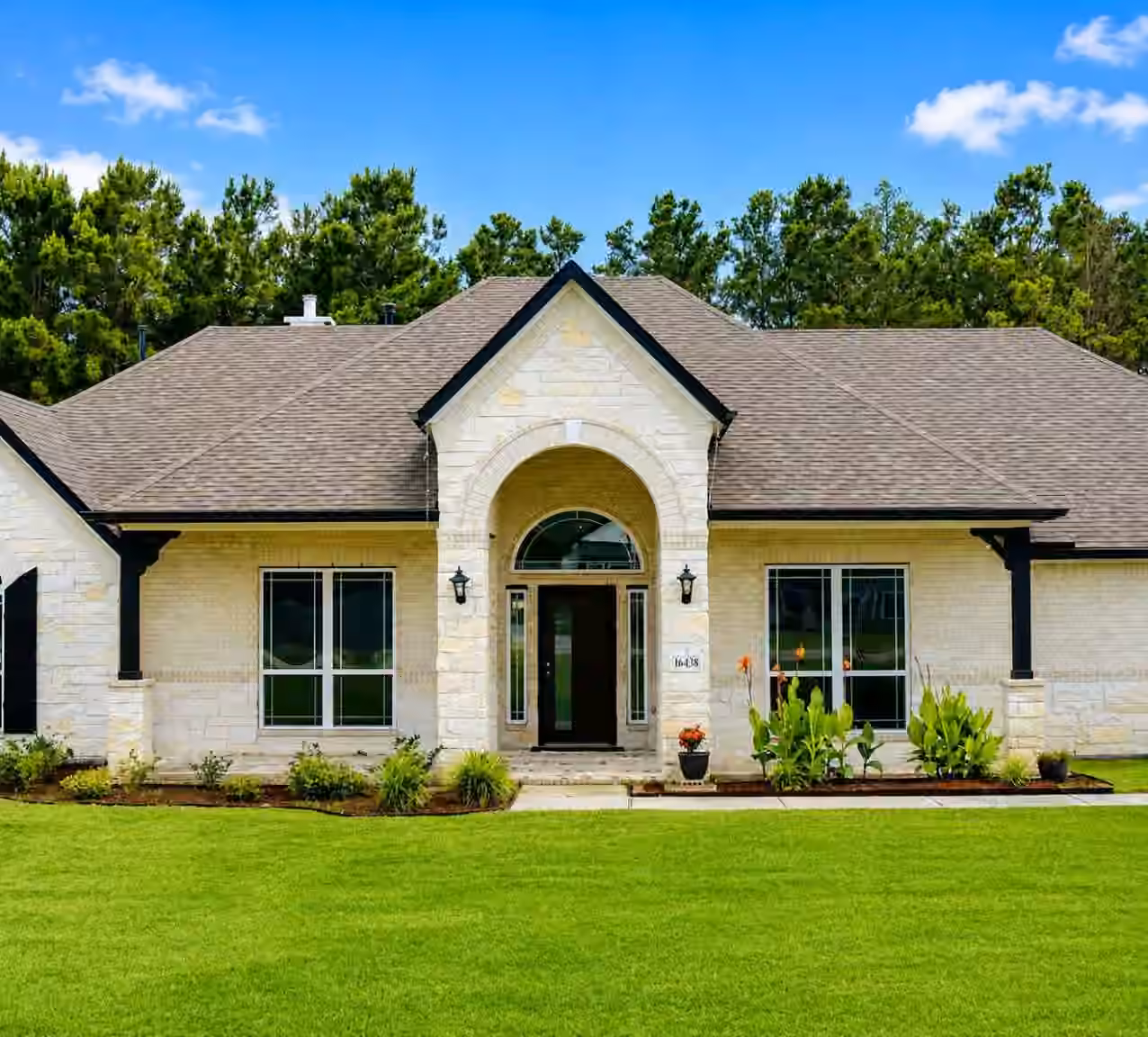 Photo 3 of 16438 Stonewall Street, Conroe, TX