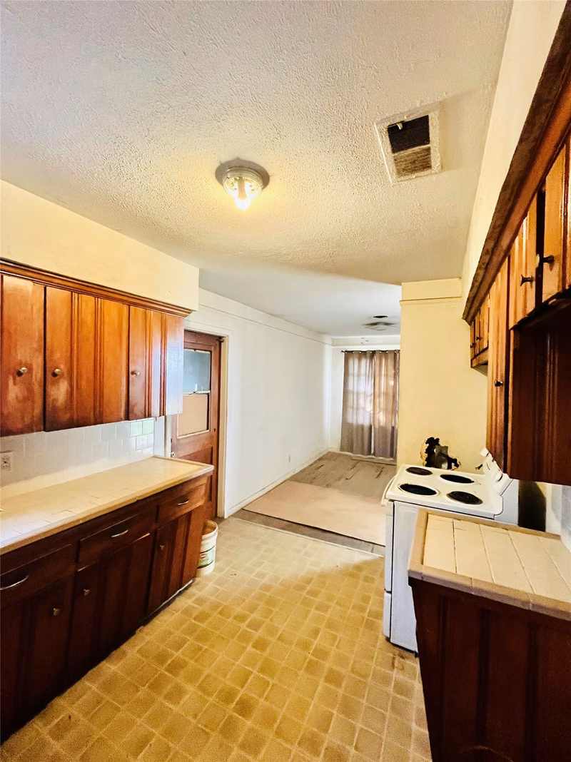 Photo 5 of 12426 Ledger Lane, Houston, TX