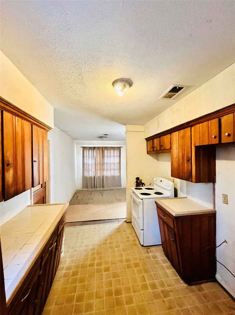 Photo 7 of 12426 Ledger Lane, Houston, TX