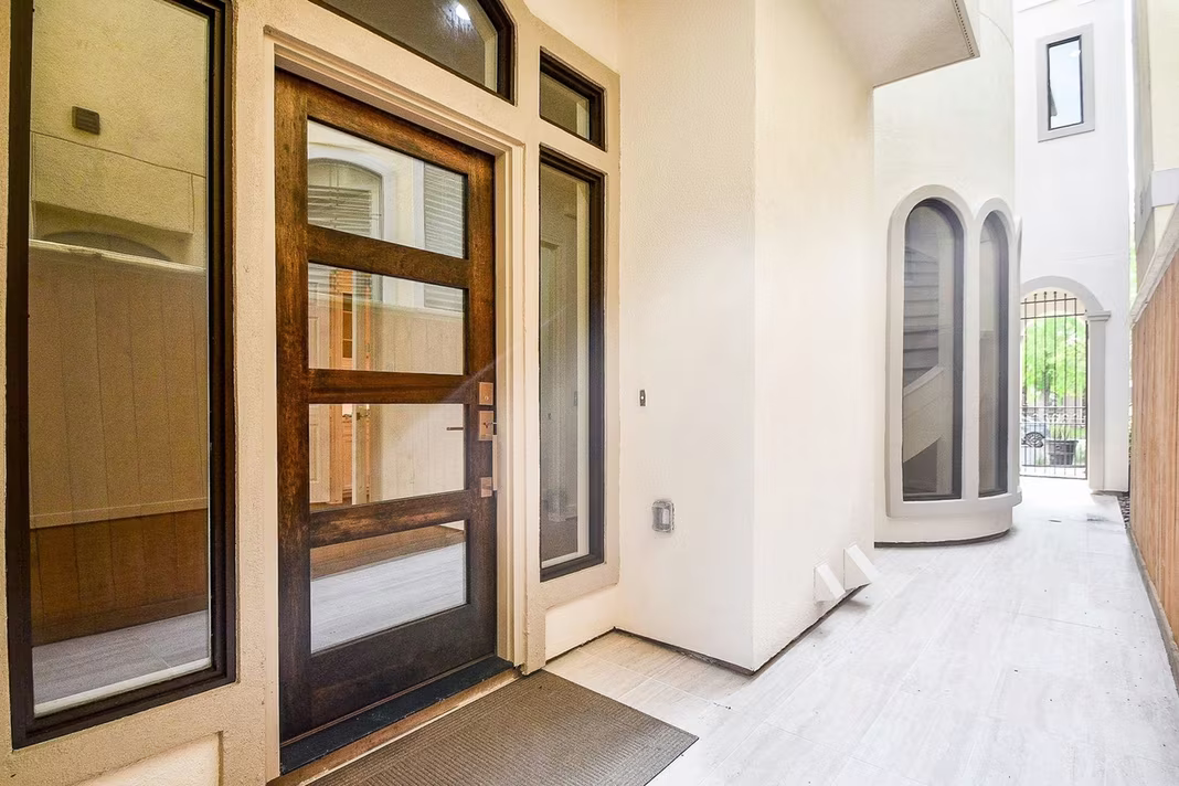 Photo 4 of 1805 Brun Street, Houston, TX