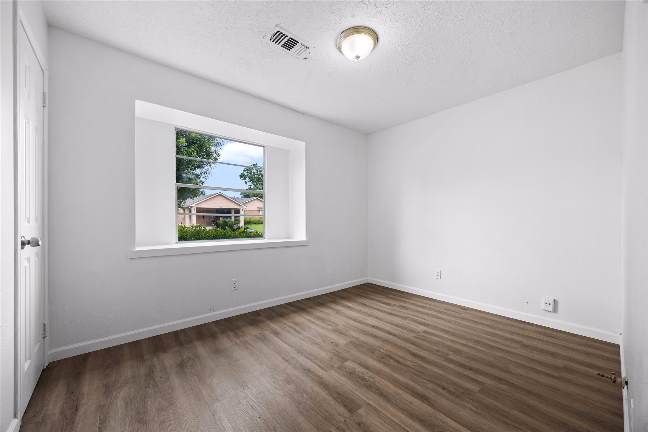 Photo 6 of 3110 Brisbane Street, Houston, TX