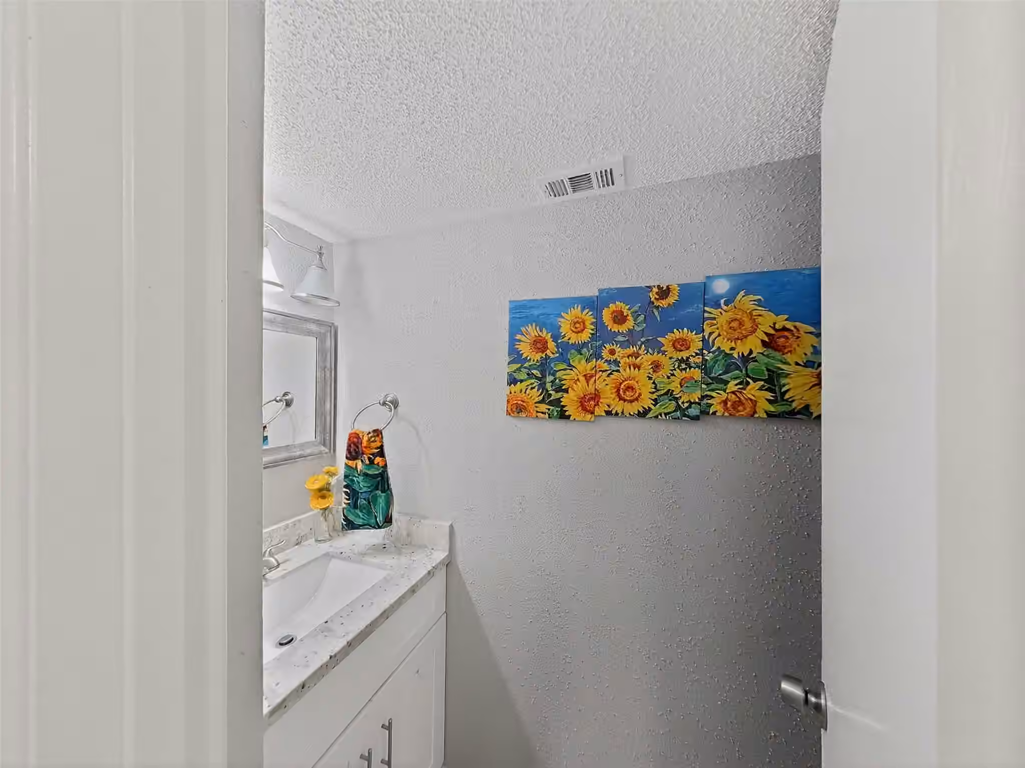 Photo 5 of 8101 Amelia Road 404, Houston, TX