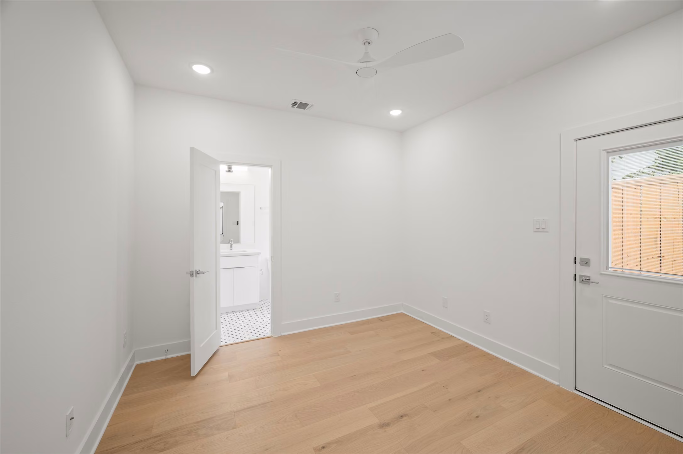 Photo 7 of 902 Kern Street B, Houston, TX
