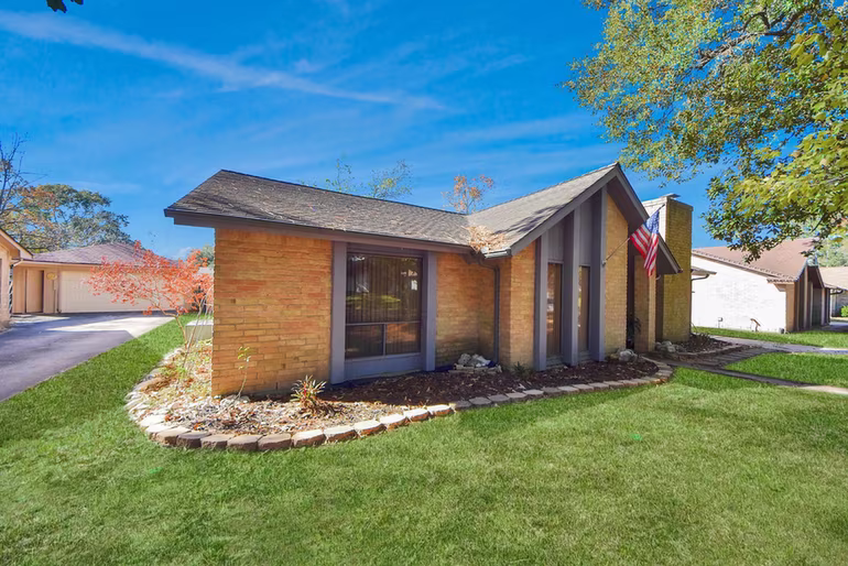 Photo 4 of 4019 Cedar Forest Drive, Kingwood, TX