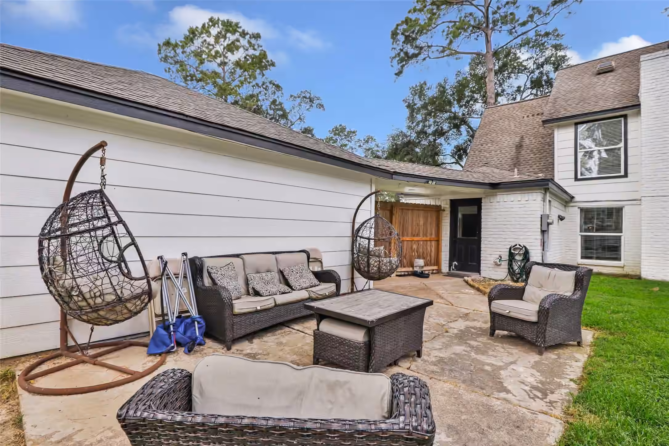 Photo 5 of 5419 Summerfield Lane, Spring, TX