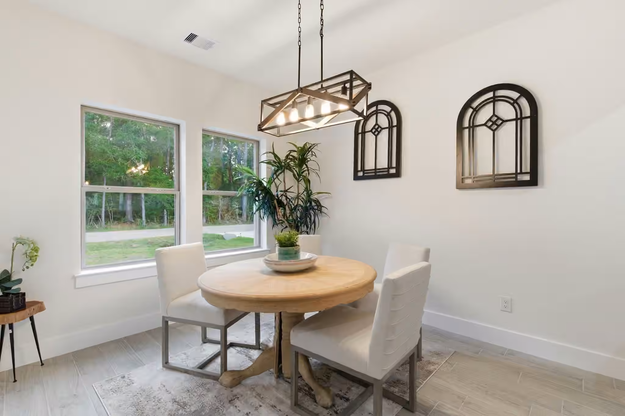 Photo 2 of 1105 W Lyle Street, Cleveland, TX