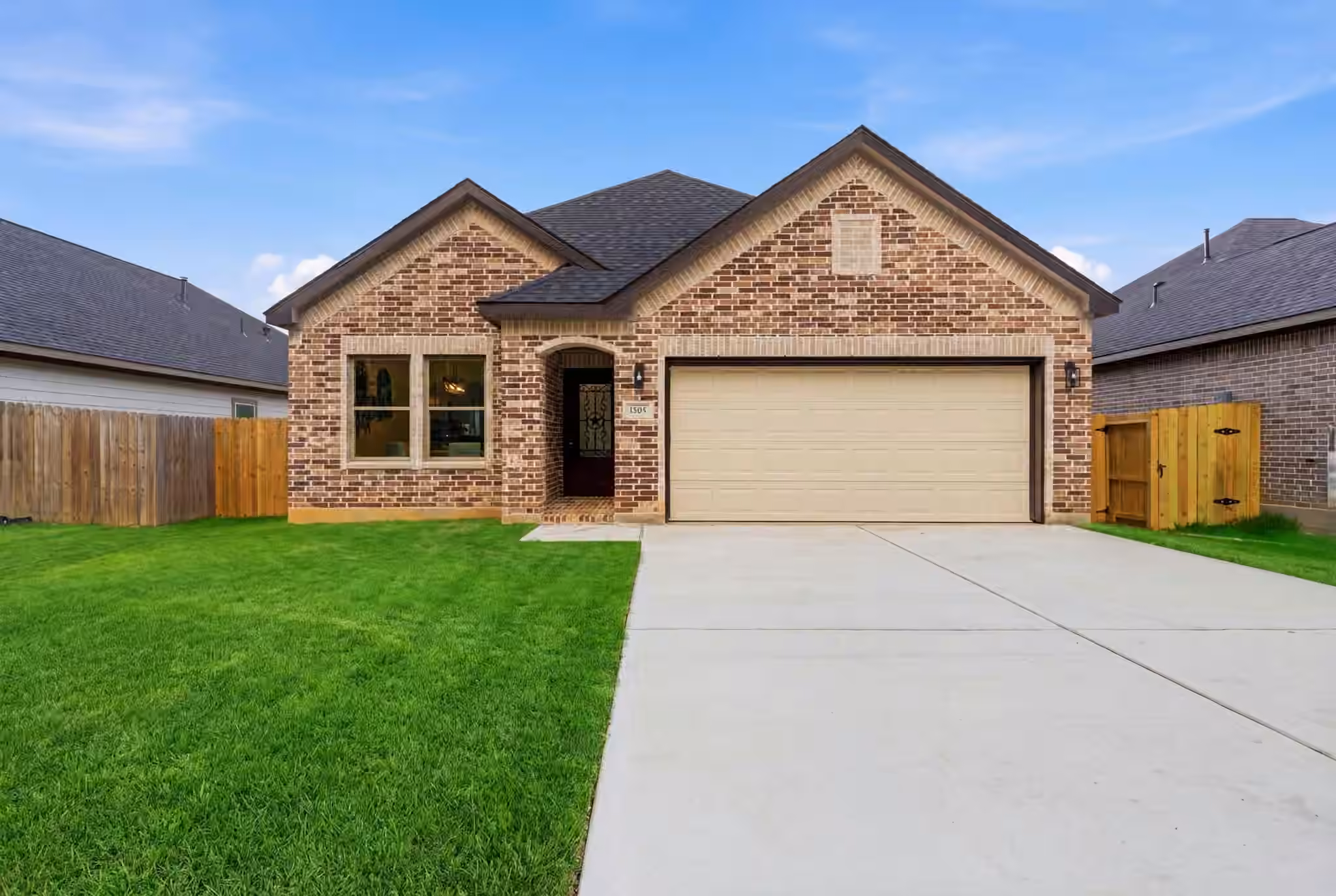 Photo 5 of 1105 W Lyle Street, Cleveland, TX