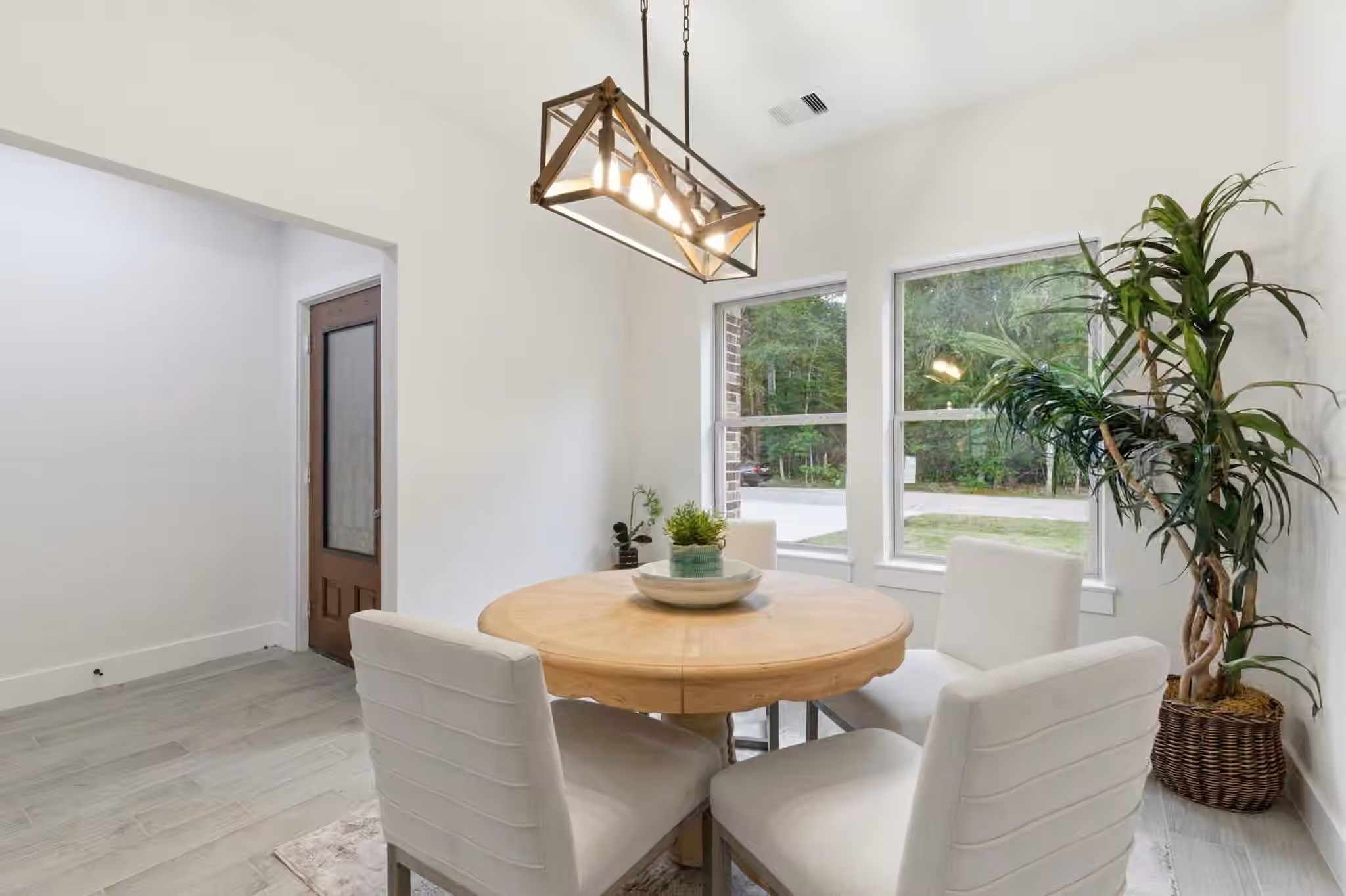 Photo 6 of 1105 W Lyle Street, Cleveland, TX