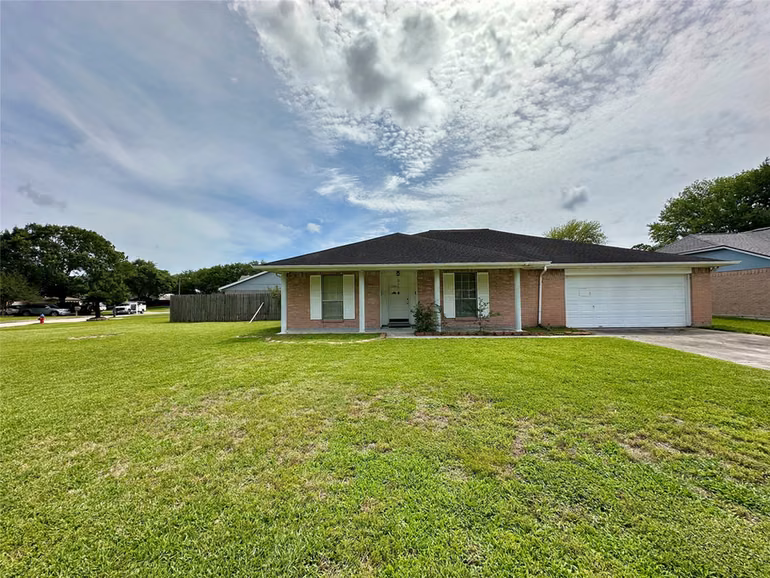 Photo of 215 Old Oaks Street, League City, TX