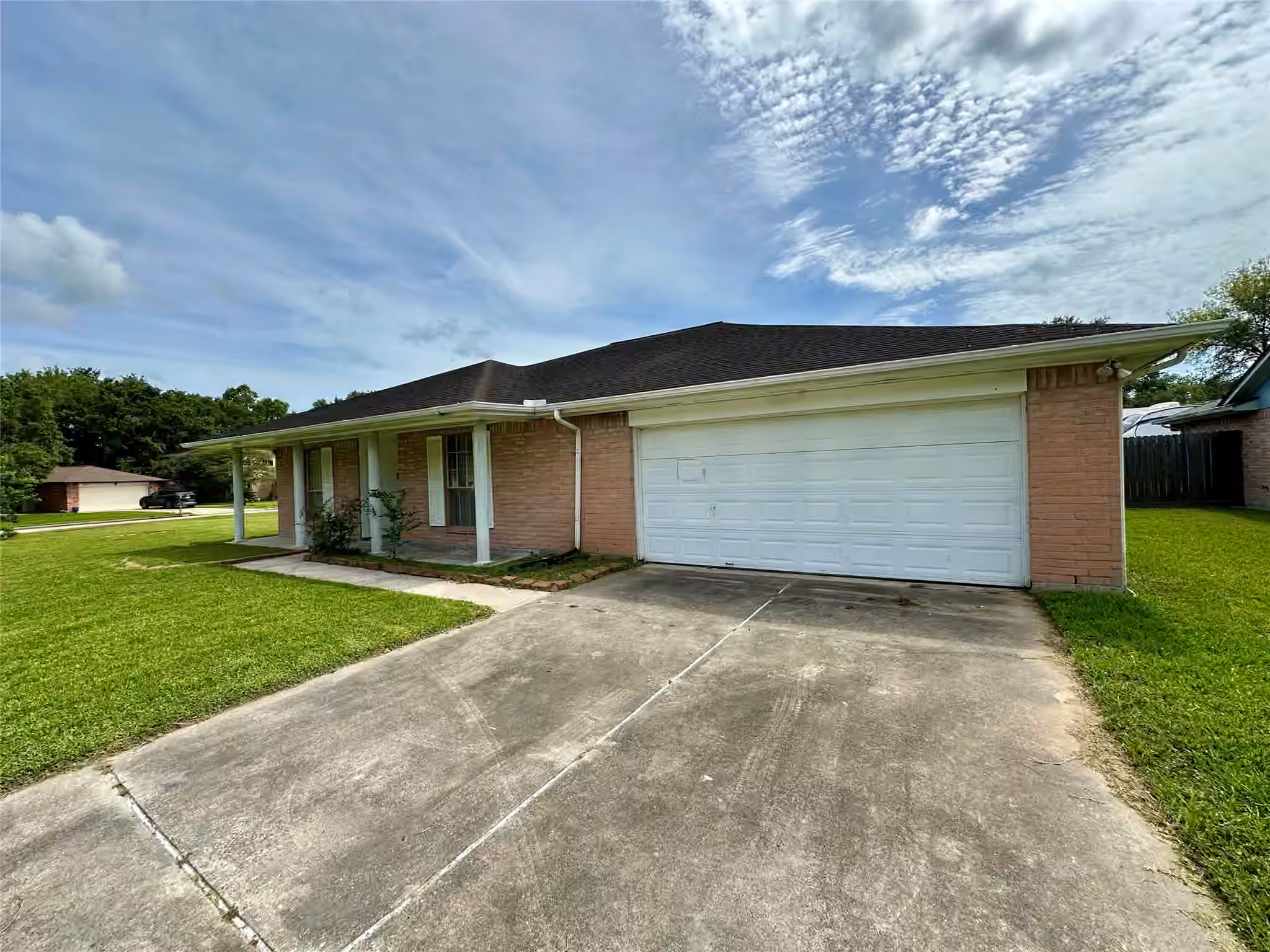 Photo 3 of 215 Old Oaks Street, League City, TX