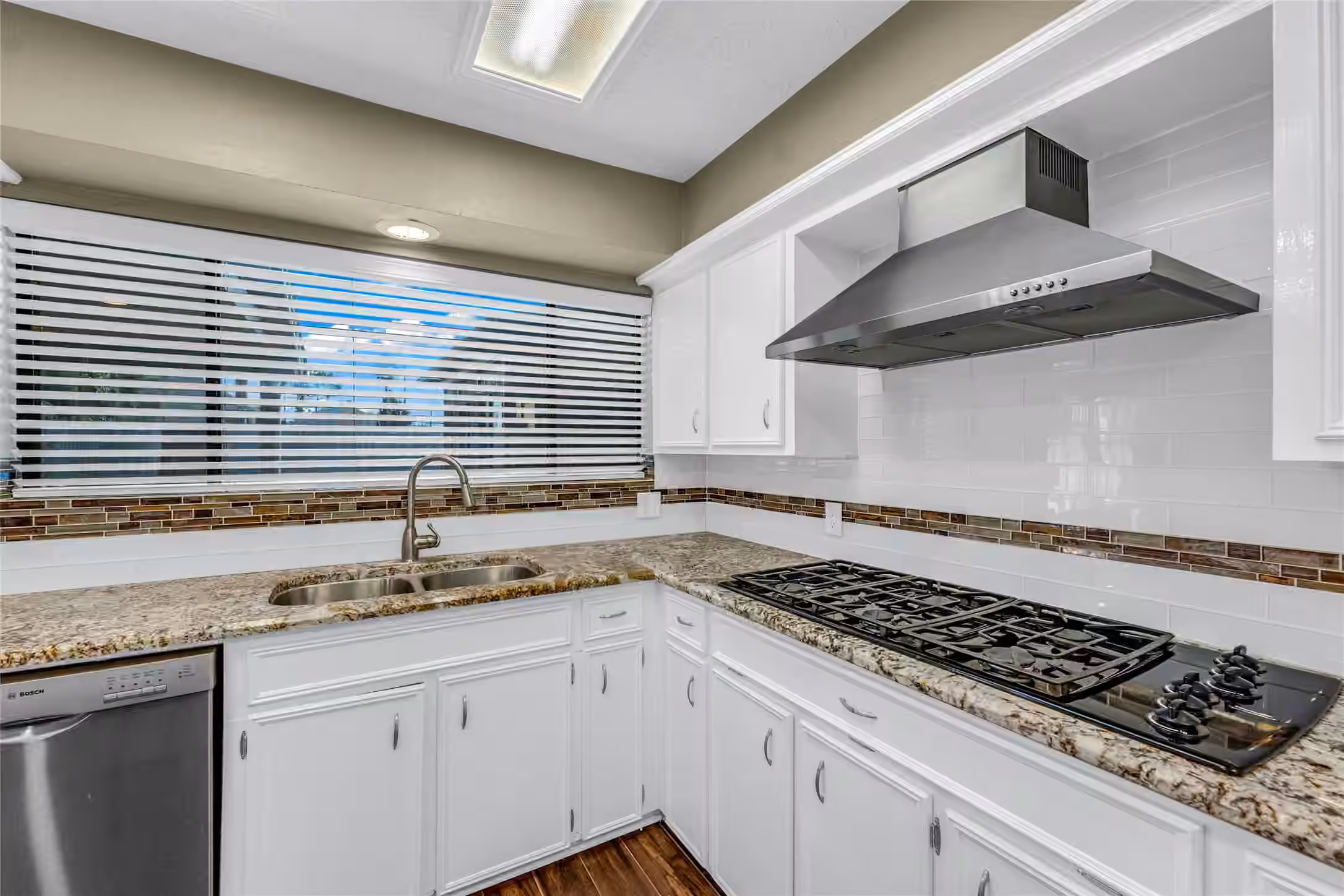 Photo 6 of 2202 Erin Glen Court, Deer Park, TX