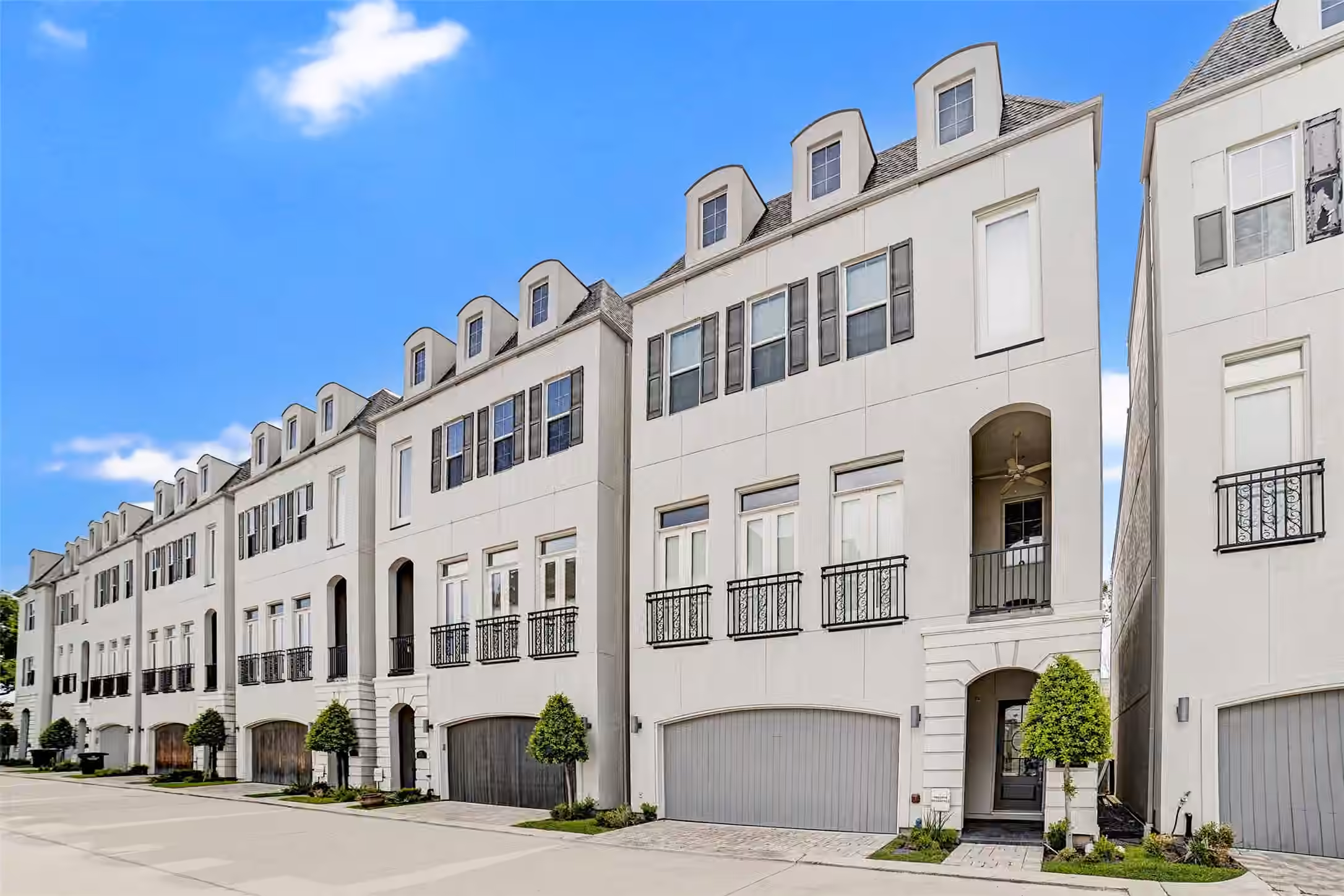 Photo 2 of 1010 Savannah Cedar Lane, Houston, TX
