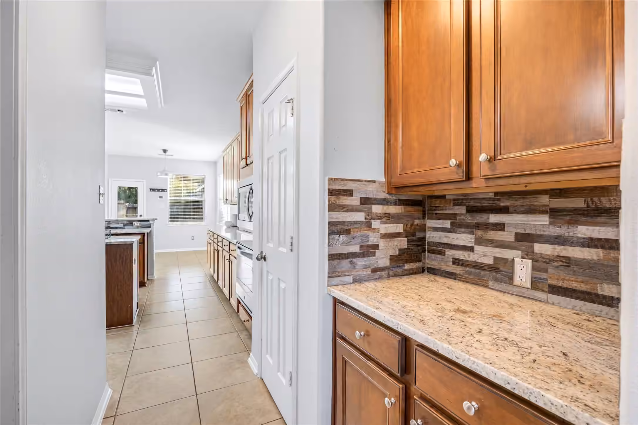 Photo 6 of 6727 Montay Bay Drive, Spring, TX