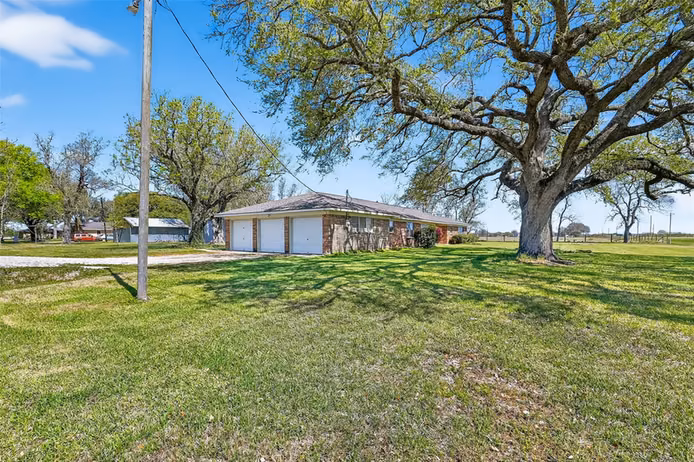 Photo 4 of 11934 Fm 1994 Road, Guy, TX