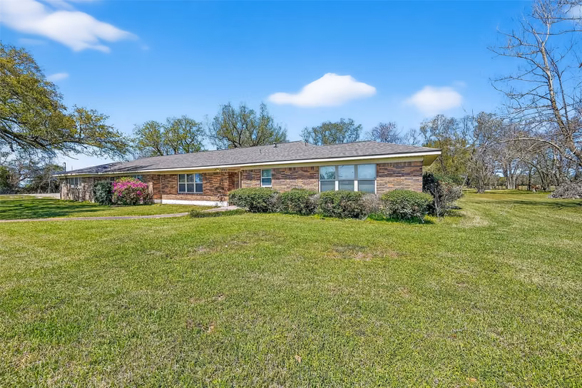 Photo 5 of 11934 Fm 1994 Road, Guy, TX