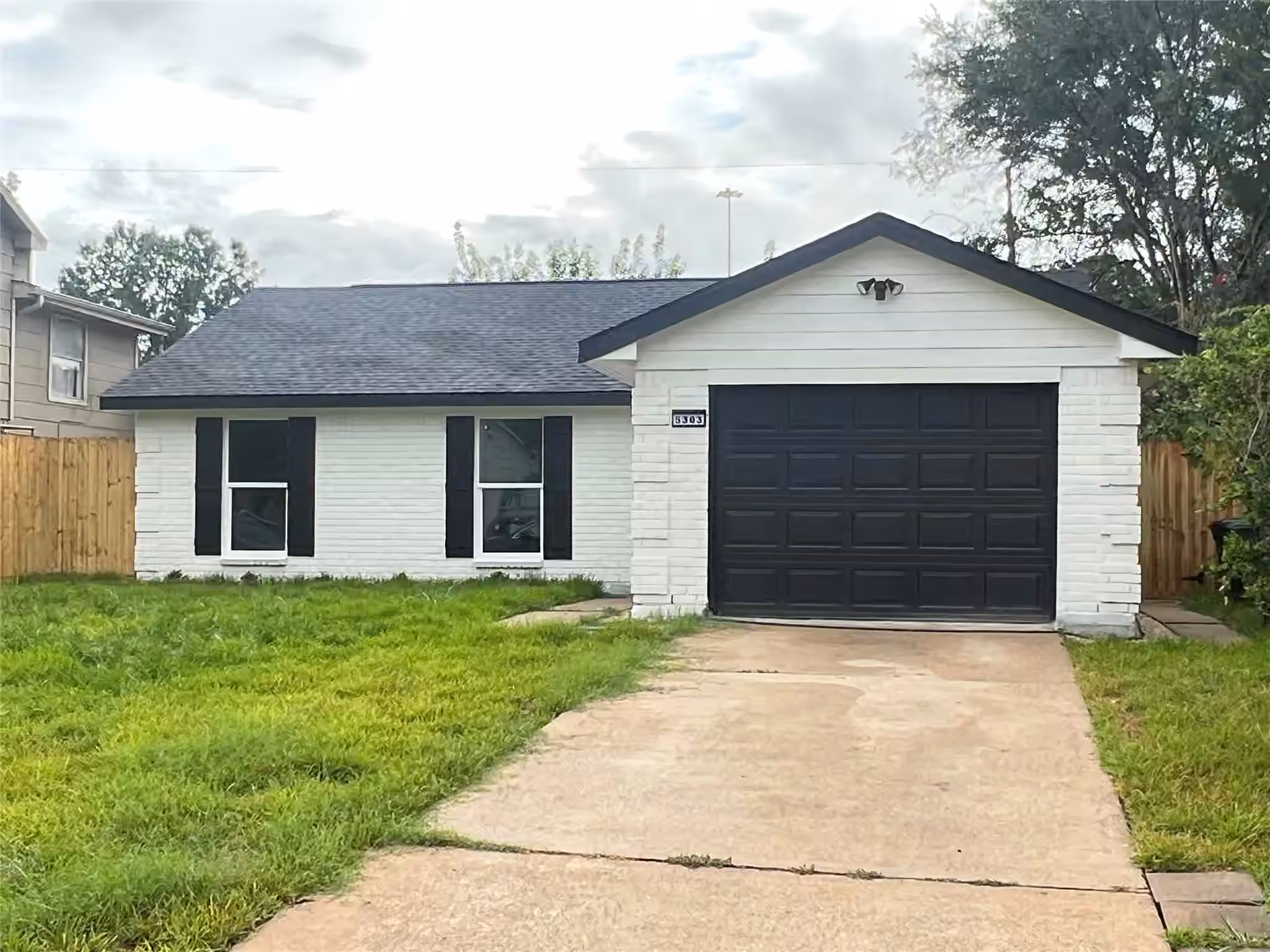 Photo 2 of 5303 Ingomar Way, Houston, TX