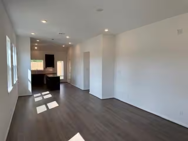 Photo 4 of 4710 Magnolia Montoya Drive, Pinehurst, TX